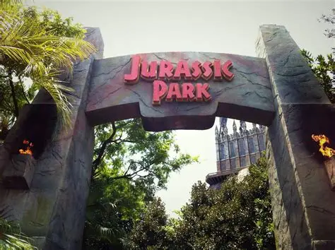 Mike At The Movies: There Be Dinosaurs